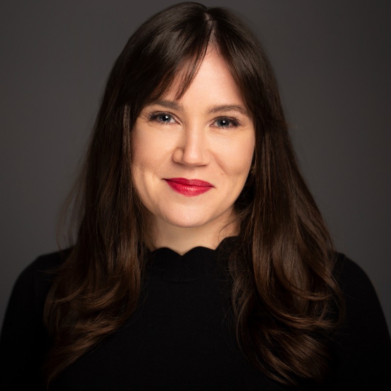 Headshot of Lindsey Jayne